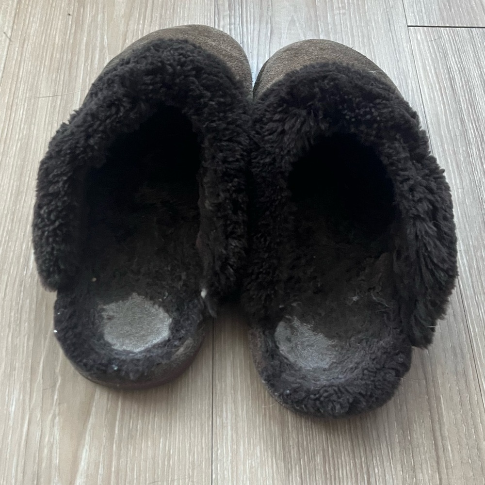Preloved Alpaca Slippers Size Medium